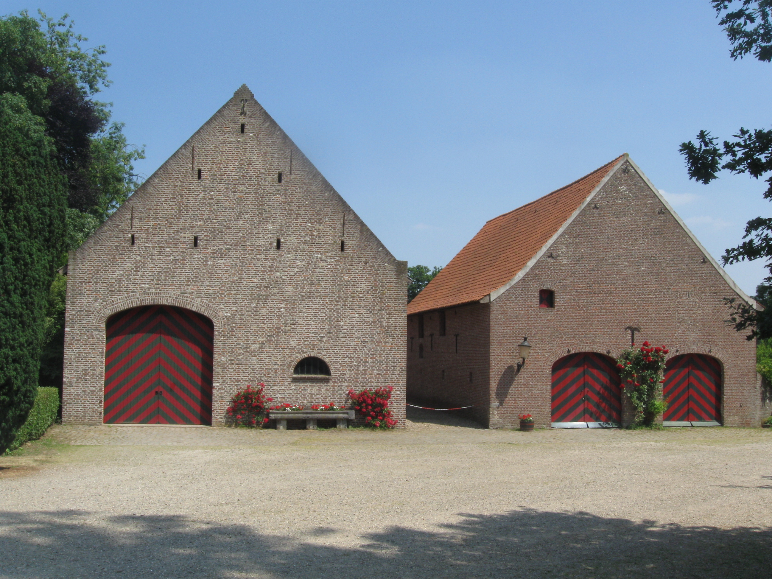 N02025 IMG 1629tiendschuur en remise kasteel