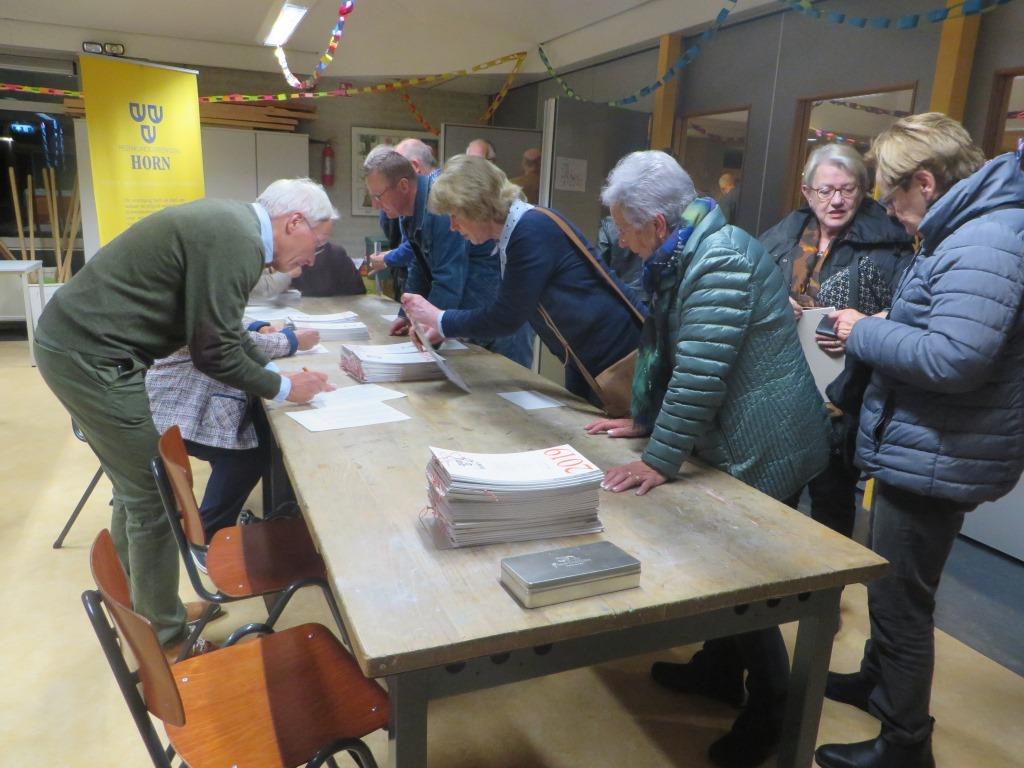 2018 11 08 uitdelen kalenders kl